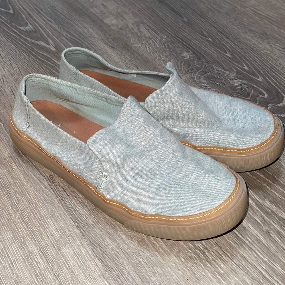 Toms size 9.5 women’s slip in sneaker